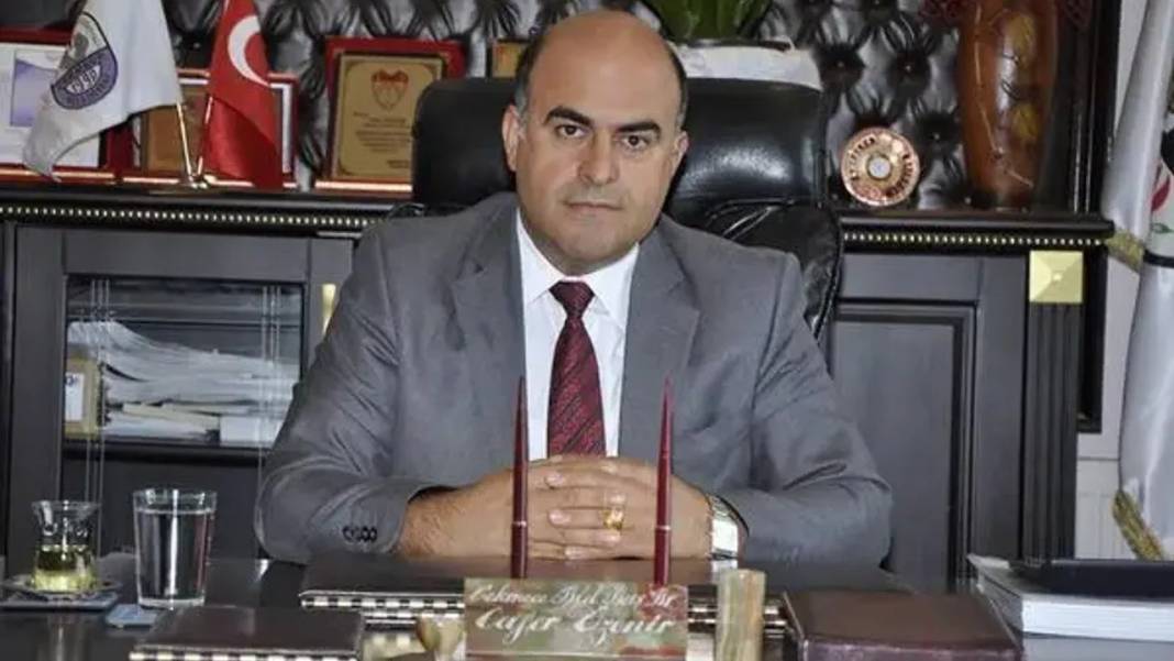 Eski belediye başkanının kahreden sonu: Oğlu baltayla öldürdü 6